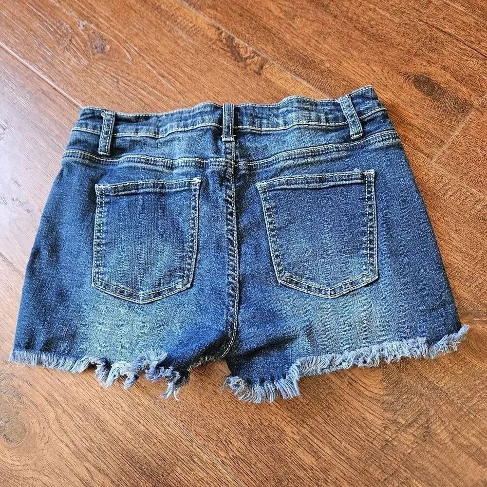 Harper Embroidered Shorts - Picture 7 of 7